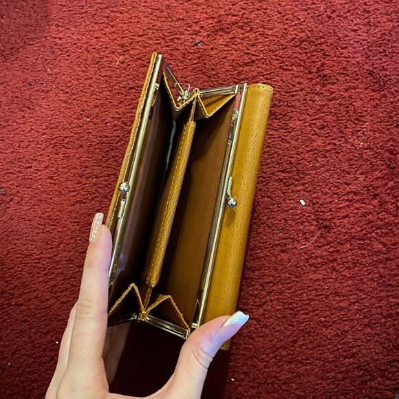 Brown wallet - Picture 2 of 3